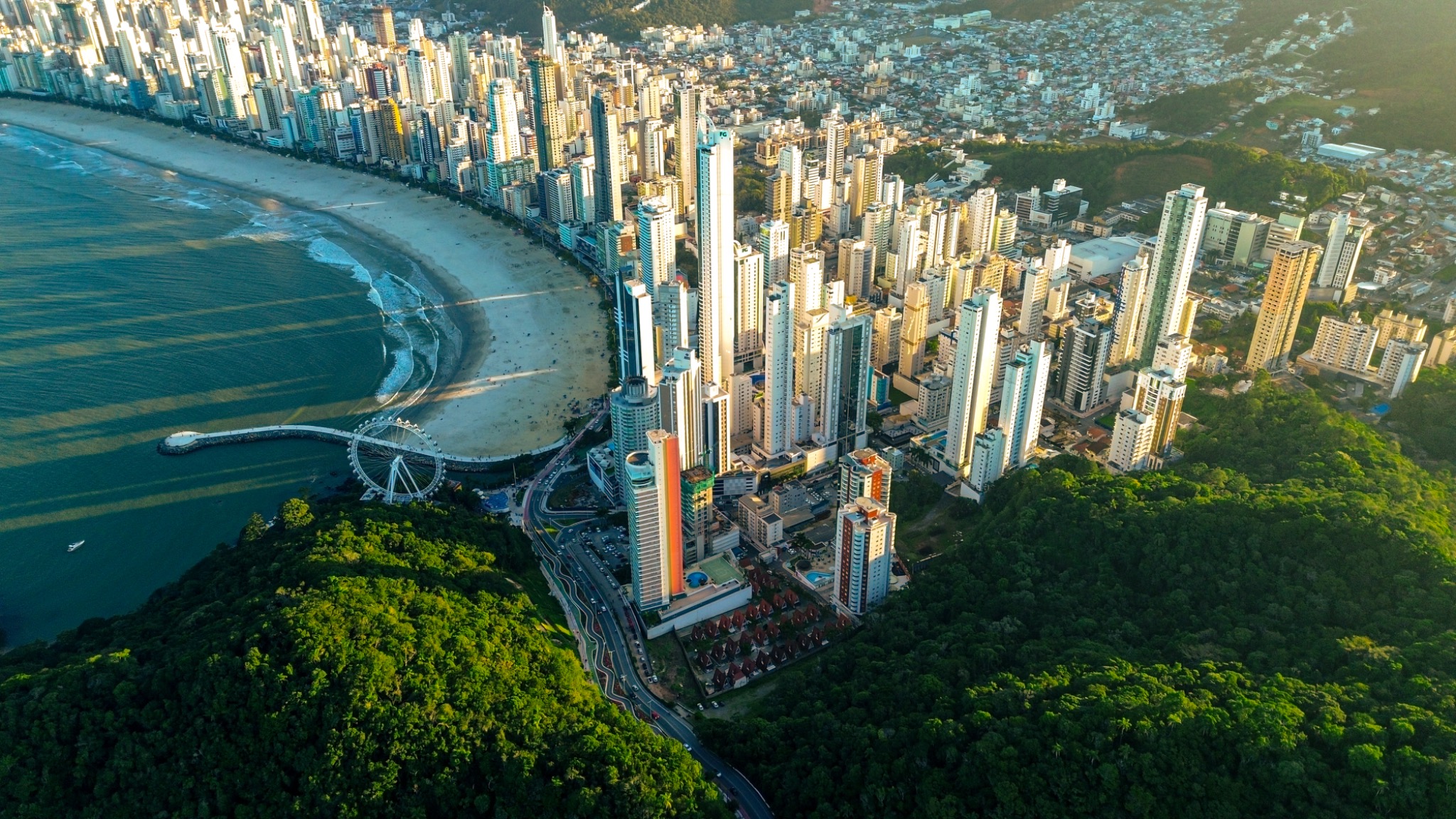 Melhores Localizações para Airbnb em Balneário Camboriú (Brasil): Análise de Performance 2026